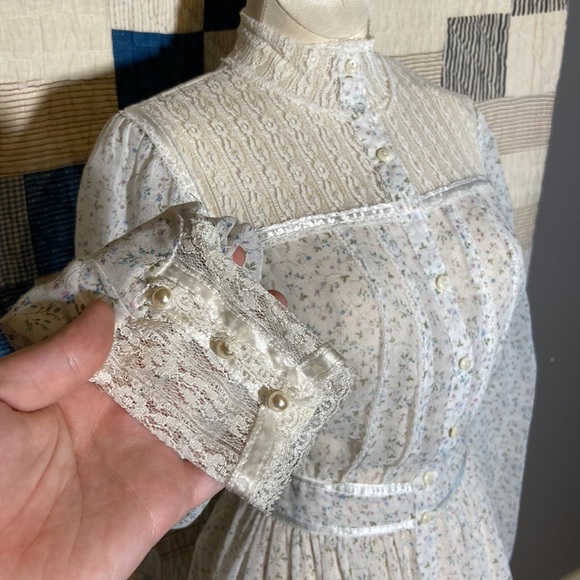 1970s Gunne Sax Light Blue and White Lace Prairie Dress - Picture 5 of 6